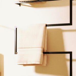 Modern Wall Mounted Zigzag Towel Rack Minimalist Towel Holder Black Metal Bathroom Organizer Industrial Towel Bar for Bath & Hand Towels
