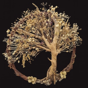 Couronne arbre de vie en bois • Couronne végétale en bois et fleurs de gypsophile • Couronne décorative murale naturel et vannerie