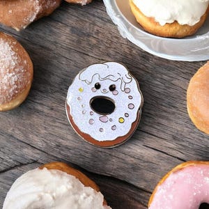 Kawaii Frosted Donut Enamel Pin – Cute Foodie Accessory – Sweet Gift for Bakers & Donut Lovers - Dessert Lapel Pin for Backpack/Hat/Jacket