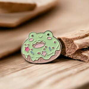 Kawaii Frog Donut Enamel Pin, Animal Dessert Pin, Cute Donut Pin for Backpack Jeans, Back to School Gift Ideas, Food Soft Enamel Pin