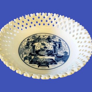 Chinoiserie blue and white decorative bowl
