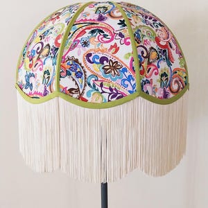 Paralume da terra vintage Paisley fatto a mano – Paralume in tessuto con frange / Illuminazione per la casa in stile boho.