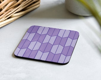 Può includere: Sottobicchiere con motivo geometrico viola e bianco. Il sottobicchiere è di forma quadrata e ha un bordo nero.