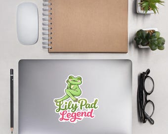 Frosch-Aufkleber mit Seerosenblatt-Legende – Niedlicher Aufkleber für Froschliebhaber | Legendärer Frosch auf einem Seerosenblatt