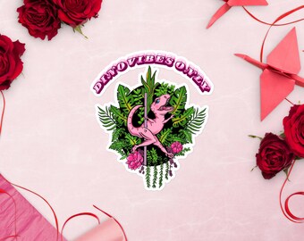 rosa Dinosaurier auf einer Stange im Dschungel Aufkleber