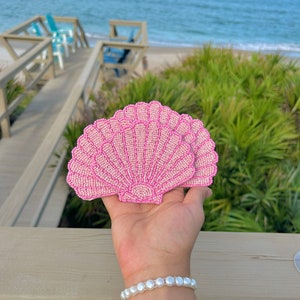 Posavasos con cuentas: juego de 4 conchas rosas. Regalo de cumpleaños, decoración de mesa costera, decoración de verano, accesorio para dormitorio, diseño grandmillenial