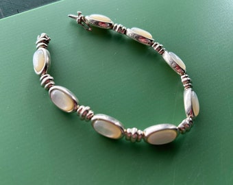 Vintage  Southwestern  Sterling Silver Mother of Pearl Ribbed link bracelet