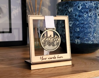 Gepersonaliseerde medaillehouder standaard houten aangepaste naam medaille display medaille rek voor sport hardlopen dans gymnastiek race marathon kinderen