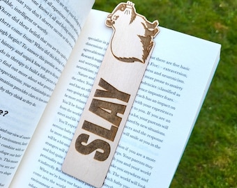 SLAY Marcador de madera / Personalizado / Capybara Side Eye / Grabado Amante del libro Regalo literario Bookish Cumpleaños