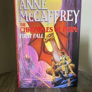 1. wydanie Kroniki Pern: Pierwsza jesień autorstwa Anne McCaffrey w twardej oprawie z obwolutą 1993