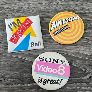 Set aus 3 1980er Jahre Pin-Back Buttons