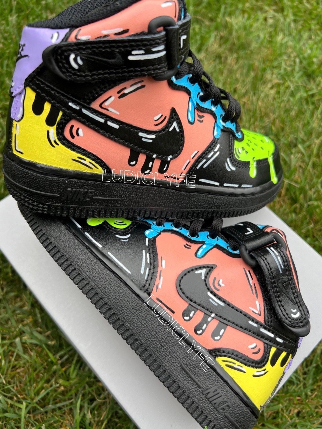 Louis Vuitton's New Spring '22 Sneakers Revamp Nike's Air Force 1's –  Footwear News