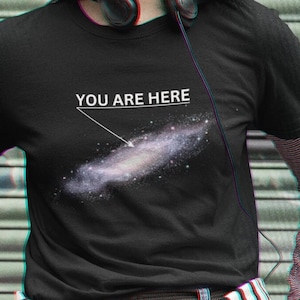 T-Shirt Sie sind hier lustiges Weltraum-Shirt Spaß-Galaxie-Shirt Sterne-T-Shirt Spaß-Weltraum-Shirt Milchstraße-Hemd schwarzes Shirt