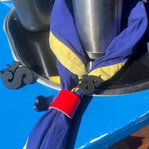 スカウト用のリスのロゴ入りネッカーチャーム