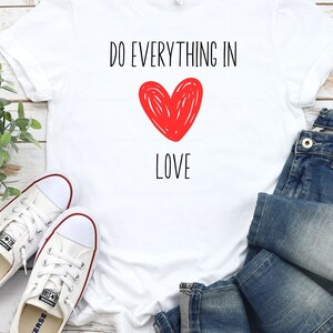 Tun Sie alles in der Liebe Biblische Religiöse Rundhalsausschnitt Kurzarm Tshirt,