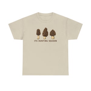 Sezon polowań na grzyby smardze Unisex Heavy Cotton Tee