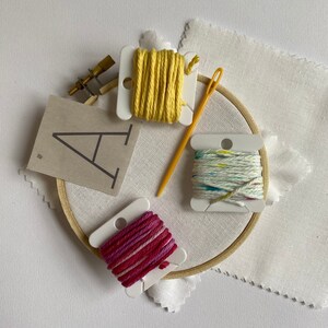 Stickpackung für Kinder | Anfänger Embroidery Bastelset | Personalisierte Buchstabe Initial Embroidery Kit | Kinder Basteln |
