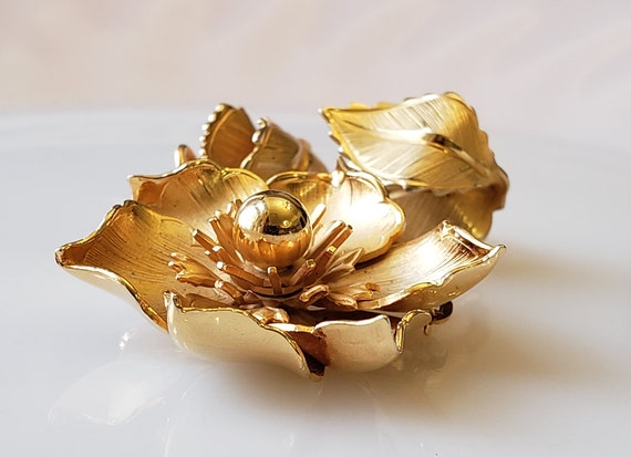 Vintage Giovanni Signed Gold Plated Flower and Le… - image 2