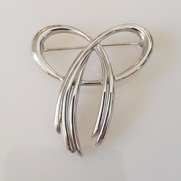 Vintage Crown Trifari Silver Bow Ribbon Brooch