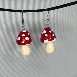 Boucles d’oreilles en argile aux champignons