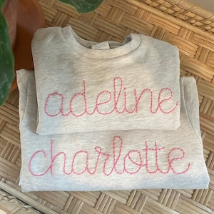 Sweat-shirt brodé à la main pour bébés et tout-petits
