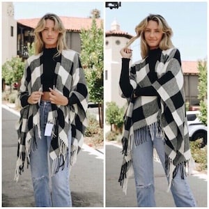 White & Black Buffalo Plaid Knit Poncho Ruana Sweater Open Wrap Top w/ Fringe Women&#39;s Winter One Size