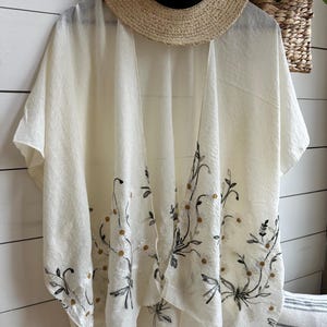 Ivory Daisy Embroidered Woven Floral Kimono Open Wrap Coverup Top One Size Women's Spring Summer