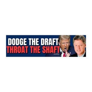 Peut inclure: Un mème politique avec le texte "DODGE THE DRAFT THROAT THE SHAFT" en lettres blanches et rouges sur fond bleu. L'image comprend des photos de Donald Trump et Bill Clinton.
