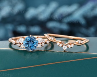 Set di anelli di fidanzamento con topazio blu London Anello unico in oro rosa Diamante a taglio rotondo Anello con pietre preziose blu Set di anelli per anniversario con promessa Art Déco