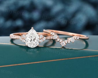 Anel de noivado com diamante de 1 quilate cultivado em laboratório, certificado IGI. Anel exclusivo em ouro rosa com diamante em formato de pera e design curvo. Anel de compromisso para casamento.