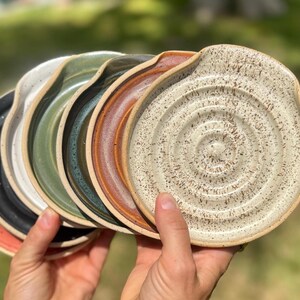 Reposacucharas de cerámica hecho a mano / Soporte para cucharas de cerámica / Reposacucharas de gres rústico / Decoración moderna de cocina de estilo rústico