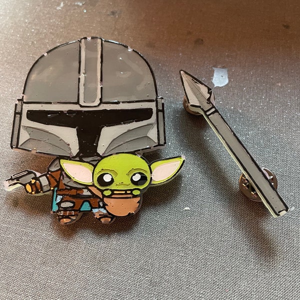 Pin Set Bounty Hunter with Baby and his spear.