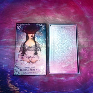 MYSTICAL MOMENTSのORACLEから3枚のカードを引く