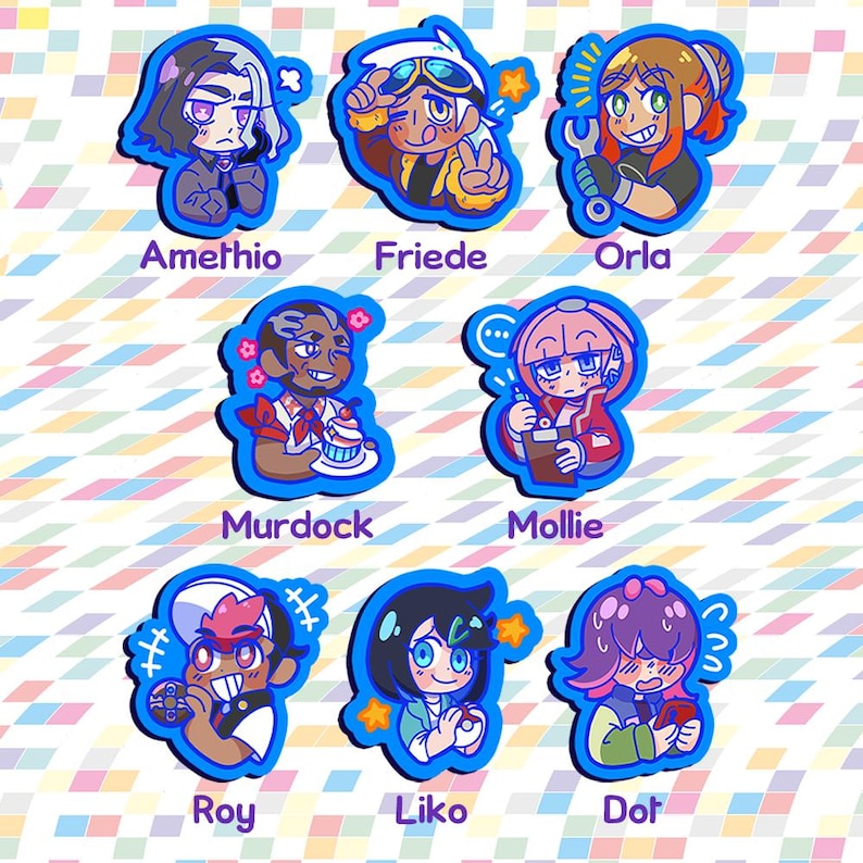 Puede incluir: Nueve pegatinas de personajes de dibujos animados coloridos con contornos azules. Cada pegatina presenta un personaje diferente con una expresi&oacute;n y una pose &uacute;nicas. Los personajes se llaman Amethio, Friede, Orla, Murdock, Mollie, Roy, Liko y Dot.