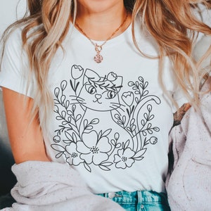 Plant Wild Flower Crown Line Drawing Cat Lover Graphic TShirt Pretty Wildflowers Cute shirt Woman tee Cute Women Crew Neck T-shirt