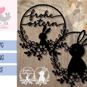 Könnte beinhalten: Schwarze, lasergeschnittene Osterdekorationen mit dem Schriftzug "Frohe Ostern", einem Hasen und floralen Kranzdesigns. Enthält die Dateiformate .SVG, .PNG und .DXF. Das Bild hat einen Holzuntergrund.