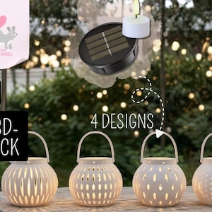 Può includere: Lanterne in ceramica bianca con vari motivi traforati, ciascuna con un manico. L'immagine mostra anche un pannello solare con una finta candela e il testo "4 DESIGNS" e "3D-DRUCK". È visibile anche un cartello rosa con una grafica di scoiattolo.