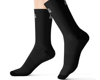 Black Retro Waves Crew Socks: Fleece Lined, Trendy Footwear