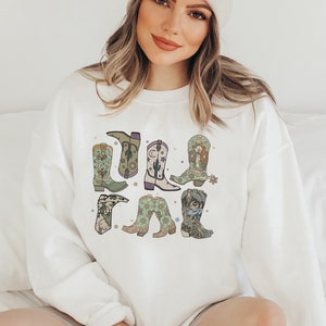 Cowgirl Boots Sweatshirt, Western Sweatshirt, Star Boot Sweatshirt,  Cowgirl Sweatshirt, Cowgirl Gifts, Western Country Sweatshirt