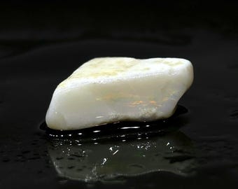 Rough Australian Mintabie Color Flare Opal Stone