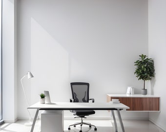 Op de afbeelding: Een moderne kantoorruimte met een witte bureau, een zwarte stoel met gaasrug en een laptop. Een witte vloerlamp en een kleine potplant zijn ook zichtbaar. Een zwevend dressoir met een houten voorkant en een potplant maken de scène compleet.