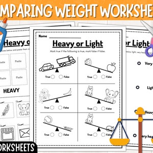 Puede incluir: Cinco hojas de trabajo en blanco y negro para comparar pesos. Las hojas de trabajo presentan una variedad de objetos, incluyendo un coche, un plátano, un gato, un elefante, una pelota de tenis, una pluma, una estufa y un sobre. Las hojas de trabajo incluyen una balanza con una opción de verdadero o falso para cada objeto.