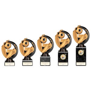 Trophy Superstore Renegade II Legend fotbollstrofé med sko och boll - flera storlekar tillgängliga - gratis gravyr