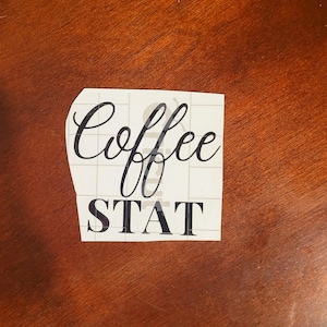 Pegatina de estado de café, pegatina de enfermera, pegatina divertida de enfermera, calcomanía de vinilo, calcomanía de vinilo de enfermera, pegatina de café, adicción a la cafeína, calcomanía para automóvil