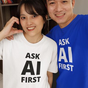 T-shirt Ask AI First, T-shirt IA minimaliste, T-shirt technique amusant, T-shirt graphique épuré, T-shirt streetwear moderne, Cadeau pour programmeur, T-shirt humoristique simple nerd