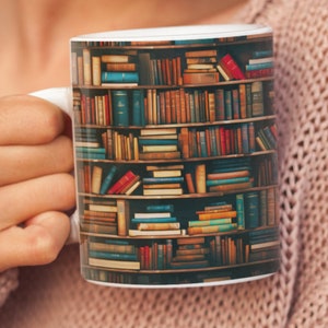 Entdecken Sie die Eleganz: Bücherregal-Tasse für Buchliebhaber Ein atemberaubendes Geschenk mit einem schönen Bücherregal, das mit schönen Lesezeichen überfüllt ist Ideales literarisches Geschenk