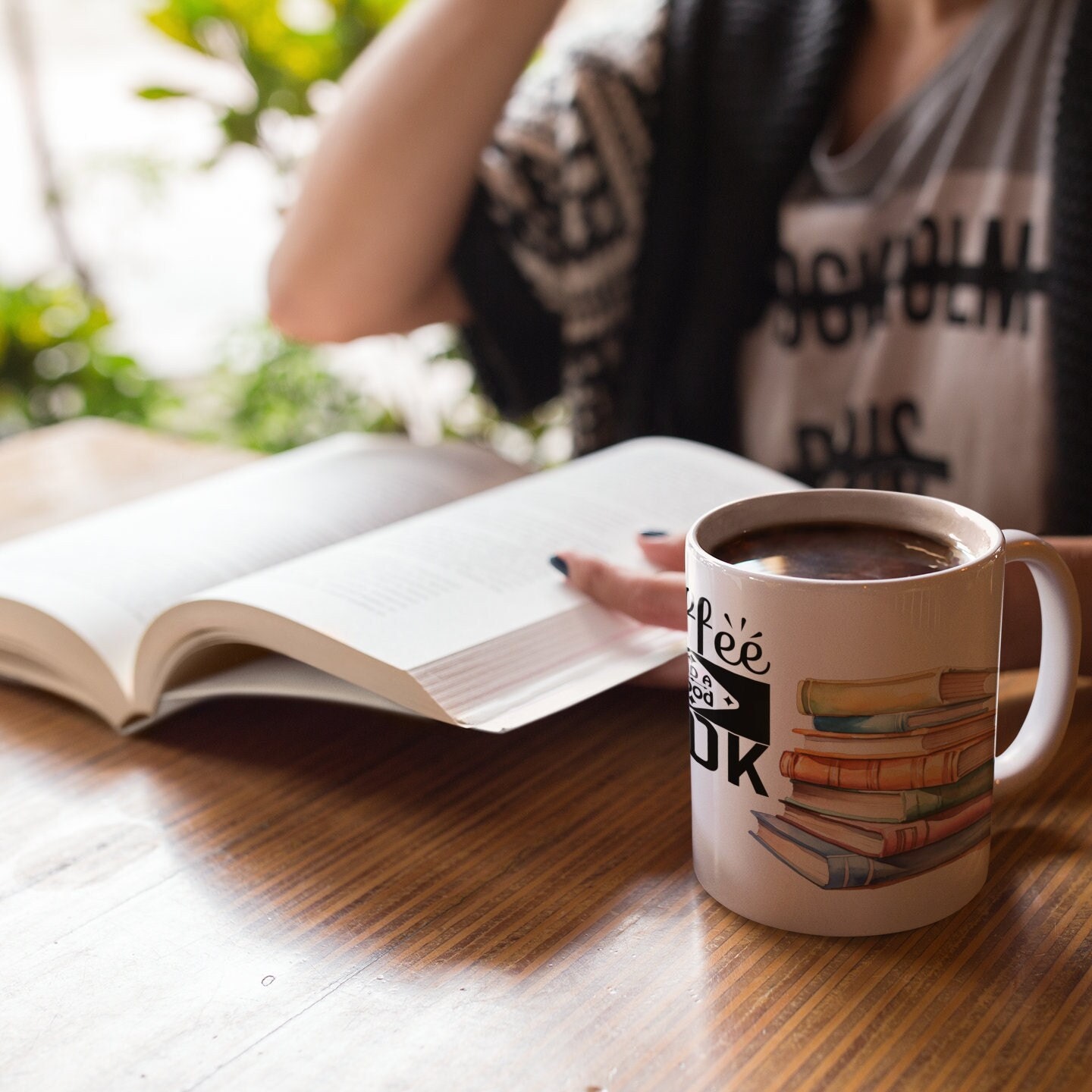 Kaffee und Bücher Tasse: Geschenk für Buchliebhaber