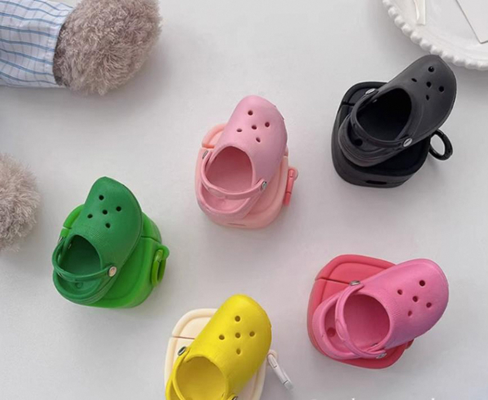 Crocs with best sale pouch