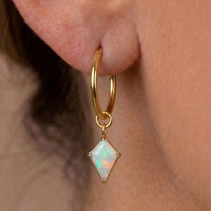 Kolczyki koła z tytanu i opalu 16G/18G/20G, wiszące kolczyki z opalem, delikatne kolczyki typu huggie hoops, minimalistyczny styl