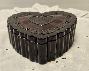 Avon Ruby Red 1876 Cape Cod Collection Heart Trinket Ring Box 1.5" T x 4" W x 3.5" D in original box Awesome vintage condition